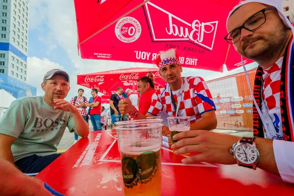 Futbol taraftarları takım Hırvatistan ve Türkiye arasındaki maç günü şehrin sokaklarında destek