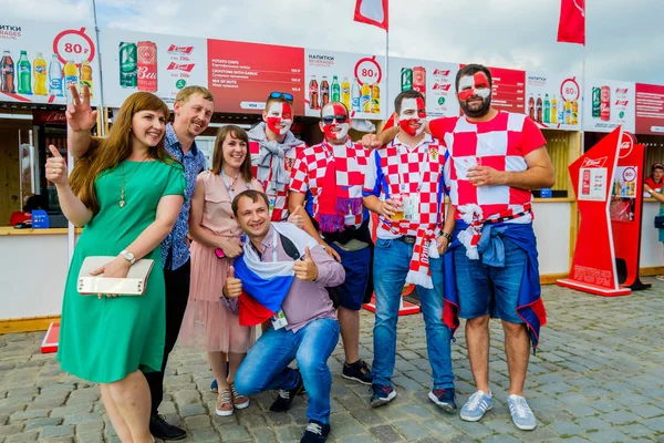 Futbol taraftarları takım Hırvatistan ve Türkiye arasındaki maç günü şehrin sokaklarında destek