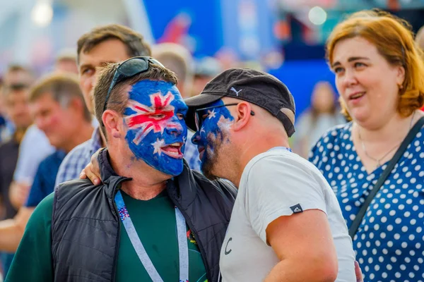 Futbol taraftarları takım Hırvatistan ve Türkiye arasındaki maç günü şehrin sokaklarında destek