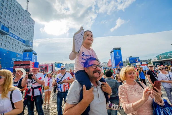Futbol taraftarları takım Hırvatistan ve Türkiye arasındaki maç günü şehrin sokaklarında destek