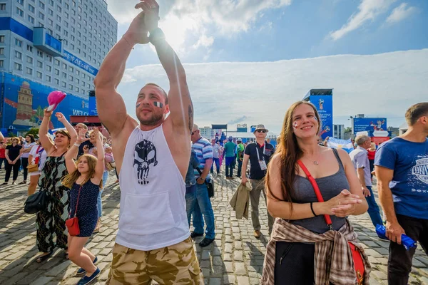 Futbol taraftarları takım Hırvatistan ve Türkiye arasındaki maç günü şehrin sokaklarında destek — Stok fotoğraf