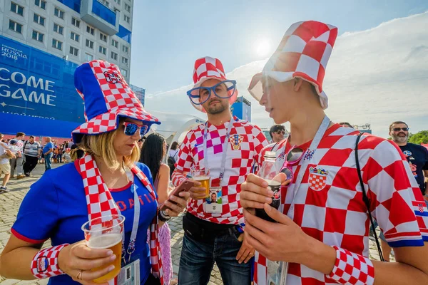 Futbol taraftarları takım Hırvatistan ve Türkiye arasındaki maç günü şehrin sokaklarında destek