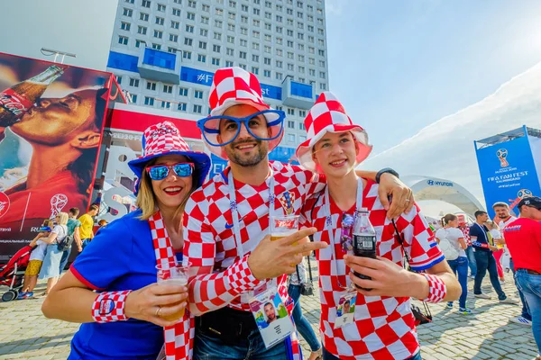 Futbol taraftarları takım Hırvatistan ve Türkiye arasındaki maç günü şehrin sokaklarında destek