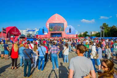 Futbol taraftarları takım Hırvatistan ve Türkiye arasındaki maç günü şehrin sokaklarında destek