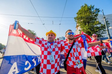 Futbol taraftarları takım Hırvatistan ve Türkiye arasındaki maç günü şehrin sokaklarında destek