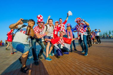 Futbol taraftarları takım Hırvatistan ve Türkiye arasındaki maç günü şehrin sokaklarında destek