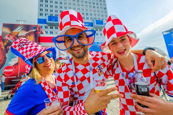 Futbol taraftarları takım Hırvatistan ve Türkiye arasındaki maç günü şehrin sokaklarında destek