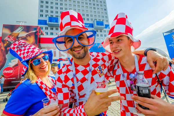 Futbol taraftarları takım Hırvatistan ve Türkiye arasındaki maç günü şehrin sokaklarında destek