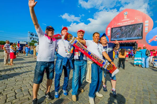 Futbol taraftarları takım Hırvatistan ve Türkiye arasındaki maç günü şehrin sokaklarında destek