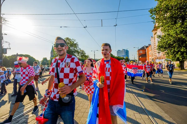 Futbol taraftarları takım Hırvatistan ve Türkiye arasındaki maç günü şehrin sokaklarında destek