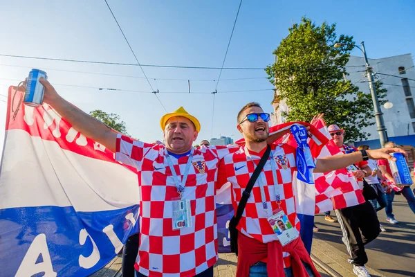 Futbol taraftarları takım Hırvatistan ve Türkiye arasındaki maç günü şehrin sokaklarında destek