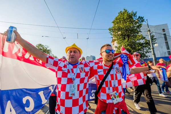 Futbol taraftarları takım Hırvatistan ve Türkiye arasındaki maç günü şehrin sokaklarında destek