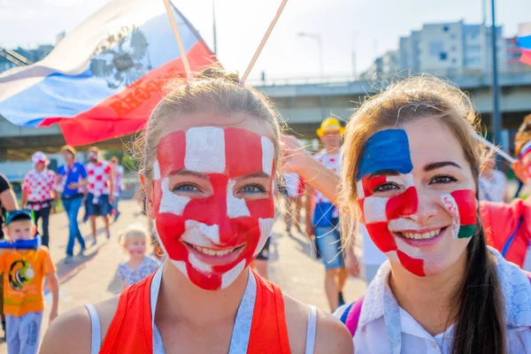 Futbol taraftarları takım Hırvatistan ve Türkiye arasındaki maç günü şehrin sokaklarında destek