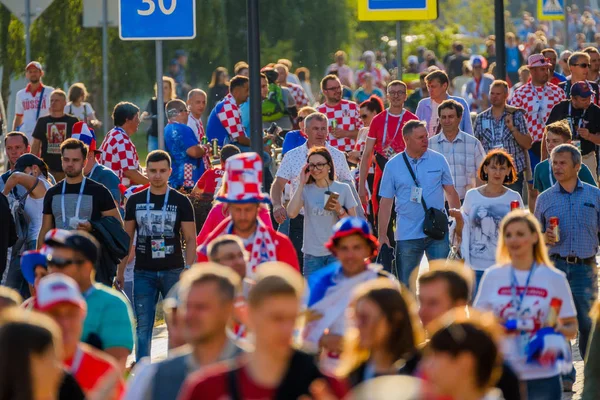 Futbol taraftarları takım Hırvatistan ve Türkiye arasındaki maç günü şehrin sokaklarında destek
