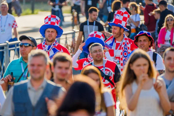 Futbol taraftarları takım Hırvatistan ve Türkiye arasındaki maç günü şehrin sokaklarında destek