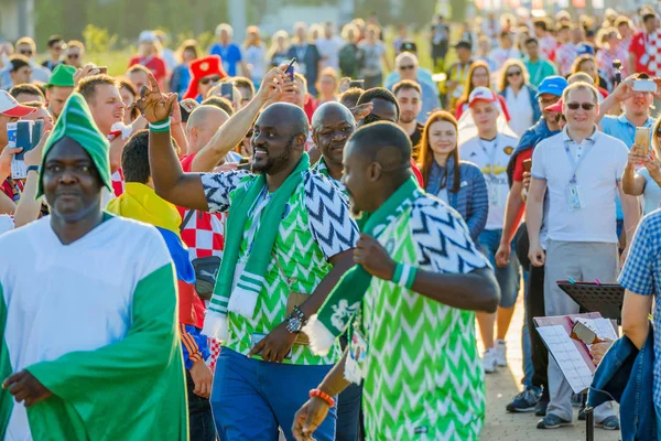 Futbol taraftarları takım Hırvatistan ve Türkiye arasındaki maç günü şehrin sokaklarında destek