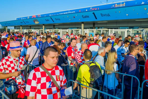 Futbol taraftarları takım Hırvatistan ve Türkiye arasındaki maç günü şehrin sokaklarında destek