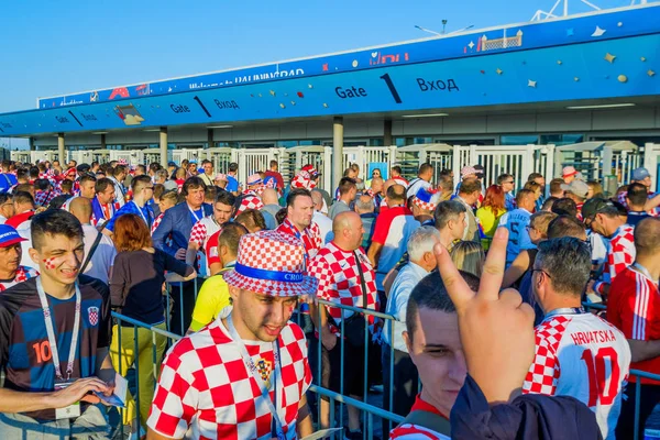 Futbol taraftarları takım Hırvatistan ve Türkiye arasındaki maç günü şehrin sokaklarında destek