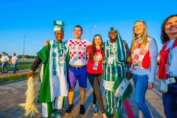 Futbol taraftarları takım Hırvatistan ve Türkiye arasındaki maç günü şehrin sokaklarında destek