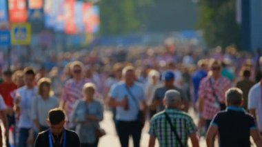 Sokaktaki insan kalabalığı.