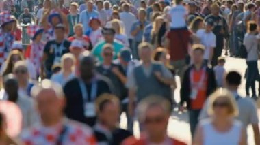 Sokaktaki insan kalabalığı.