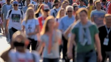 Sokaktaki insan kalabalığı.