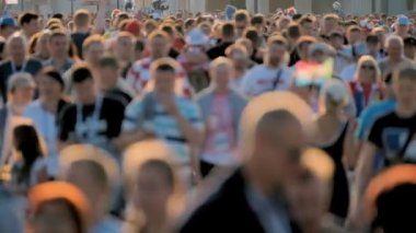 Sokaktaki insan kalabalığı.