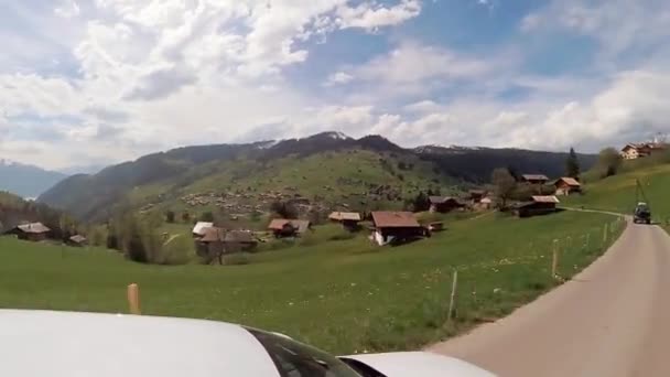 Guida di auto in Svizzera montagne — Video Stock