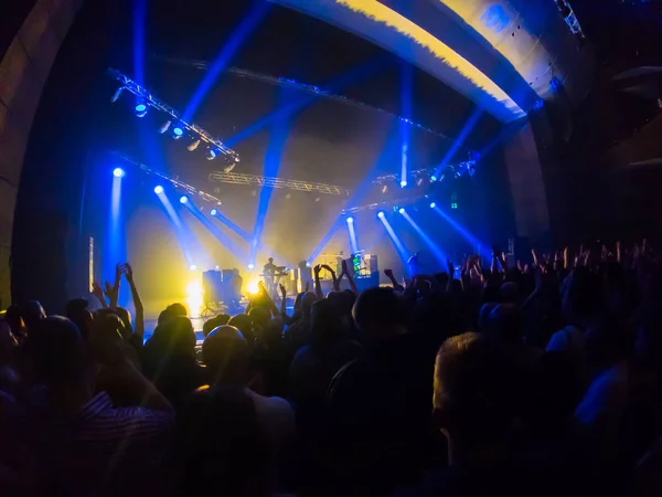 Publiczność Doping Żywo Koncert Rockowy — Zdjęcie stockowe