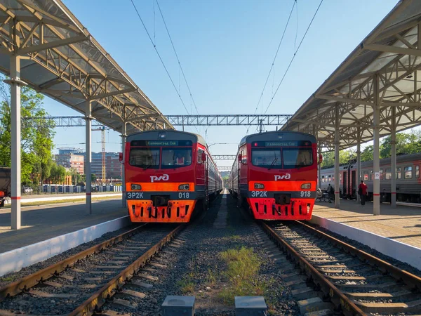 Régi stílusú vonatok fő vasútállomáson a nappali — Stock Fotó