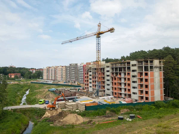 Şehirdeki inşaat alanında.