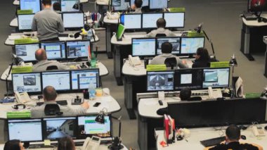 Yol trafik kontrol merkezi operatörleri iş