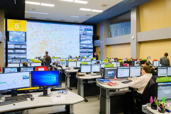 Yol trafik kontrol merkezi operatörleri iş