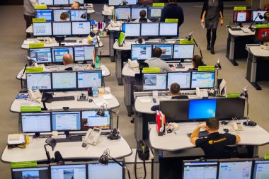 Yol trafik kontrol merkezi operatörleri iş