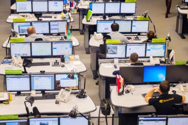 Yol trafik kontrol merkezi operatörleri iş