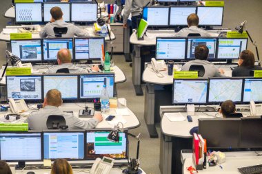 Yol trafik kontrol merkezi operatörleri iş