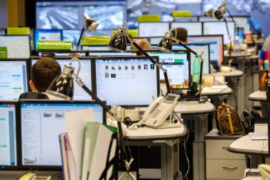 Yol trafik kontrol merkezi operatörleri iş