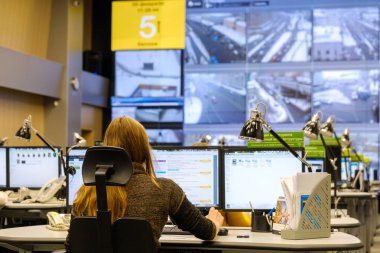 Yol trafik kontrol merkezi operatörleri iş
