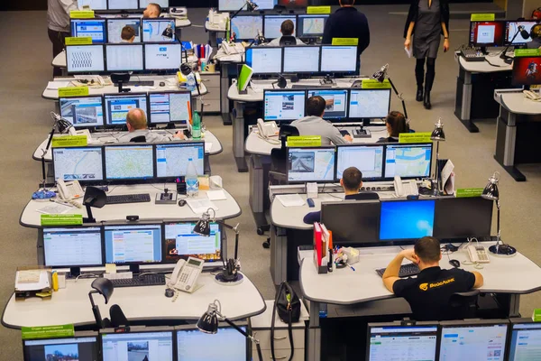 Yol trafik kontrol merkezi operatörleri iş