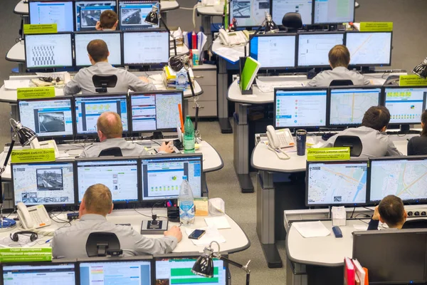 Operators work in road traffic control center — Stock Photo, Image