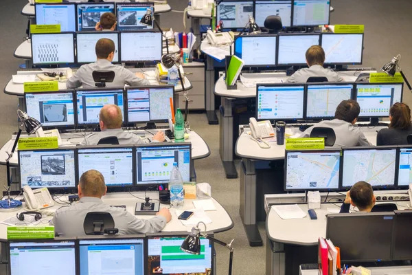 Yol trafik kontrol merkezi operatörleri iş