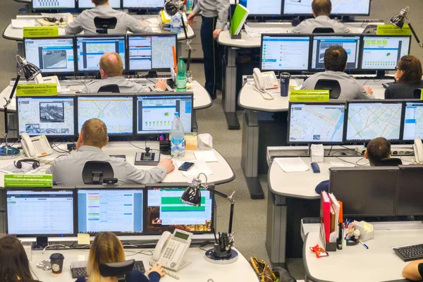 Yol trafik kontrol merkezi operatörleri iş