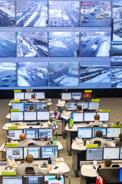 Yol trafik kontrol merkezi operatörleri iş — Stok fotoğraf
