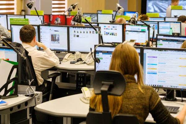 Yol trafik kontrol merkezi operatörleri iş