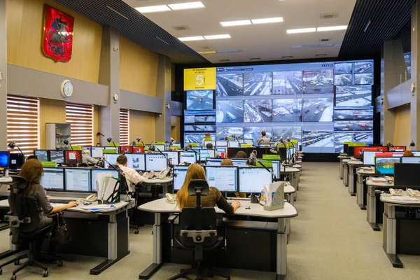 Yol trafik kontrol merkezi operatörleri iş