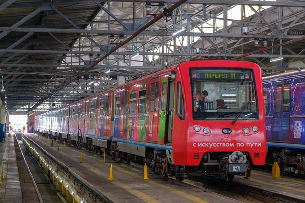 Metro metro istasyonu Krasnaya Presnya 'nın içi