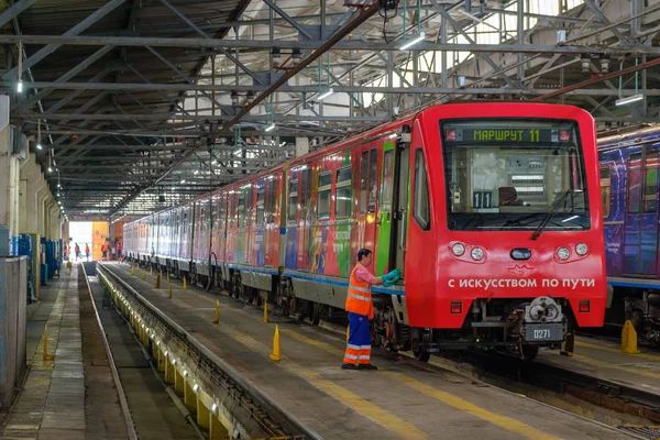 Metro metro istasyonu Krasnaya Presnya 'nın içi
