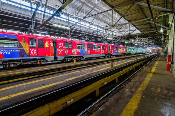 Metro metro istasyonu Krasnaya Presnya 'nın içi