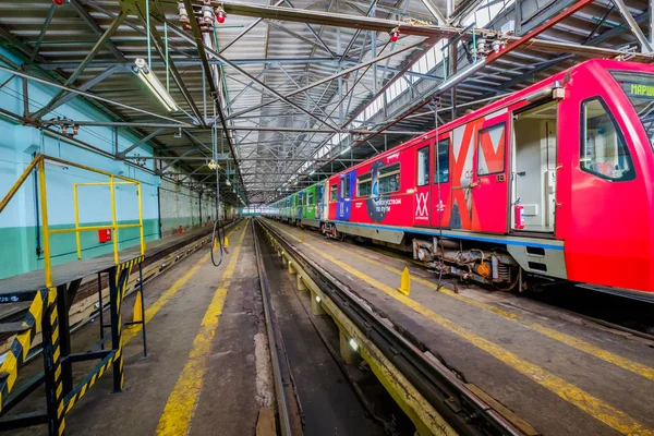 Metro metro istasyonu Krasnaya Presnya 'nın içi