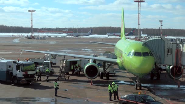 Nap idő Domogyedovói nemzetközi repülőtér forgalom — Stock videók